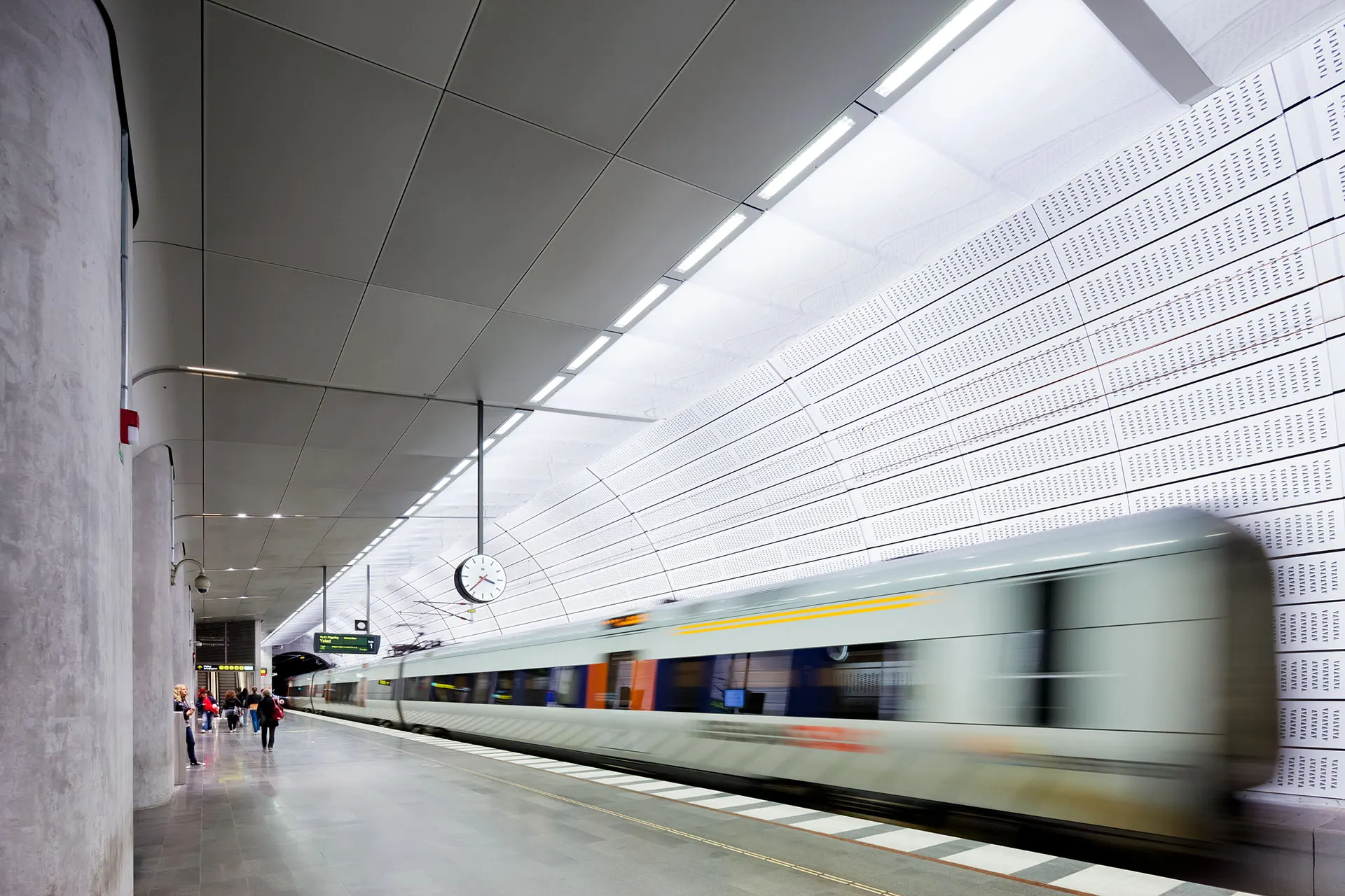 <p>Öresundståg avgår från Triangelns Station. Foto taget av Werner Nystrand. </p>