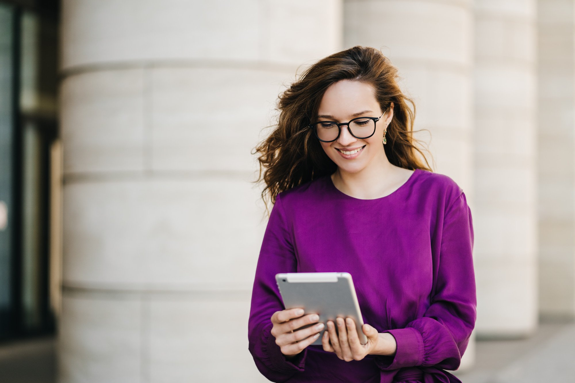 ipad-girl---meetings-live