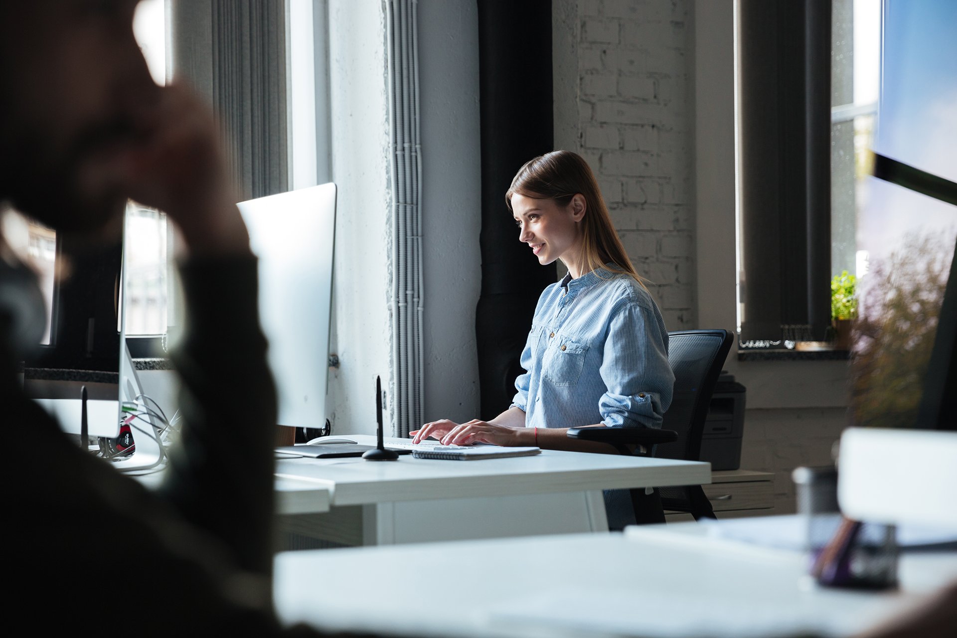 woman-work-office-using-computer-looking-aside