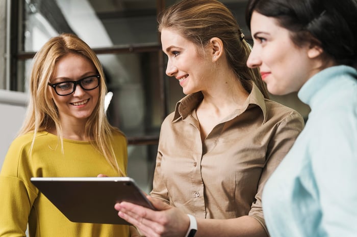 smiley-businesswomen-discussing-meeting